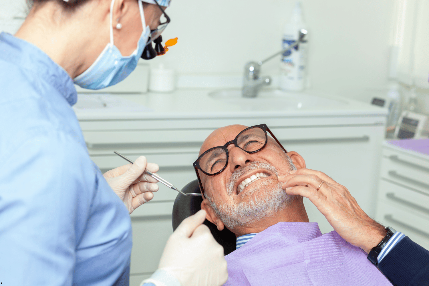 Tratamiento de rejuvenecimiento dental en Málaga con carillas y blanqueamiento profesional en Clínica Dental Erika Avilés